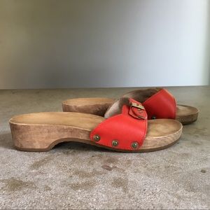 Classic Dr. Scholl wooden sole red strap slides